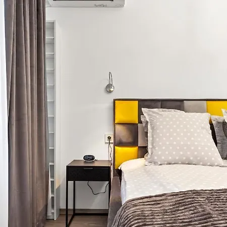 Brand New - Old Town Daire