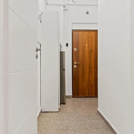 Brand New - Old Town Bükreş