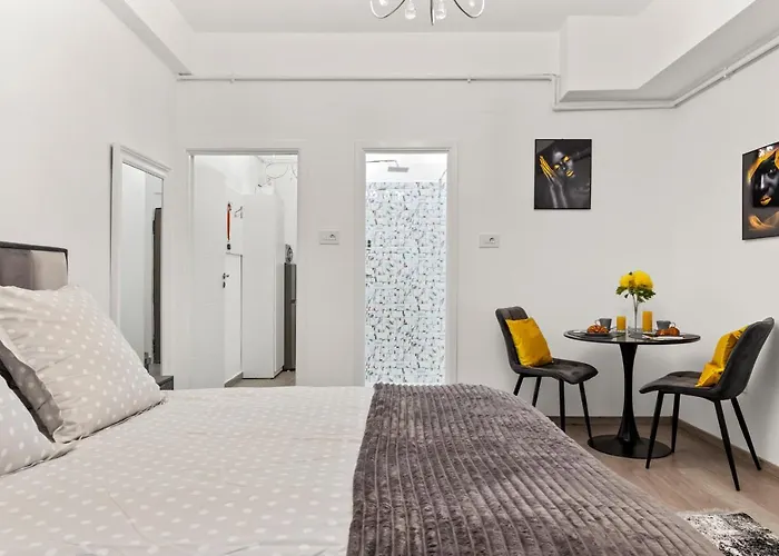 Brand New - Old Town Apartman *