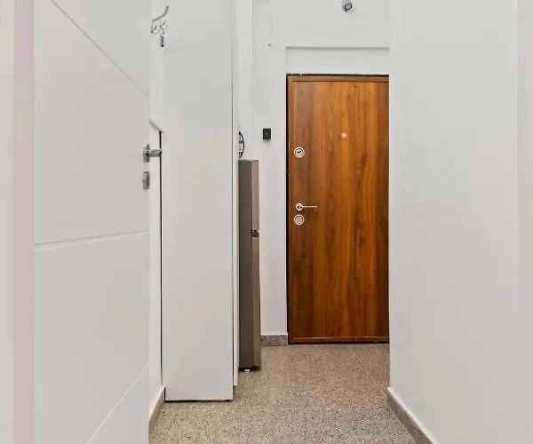 Brand New - Old Town بوخارست