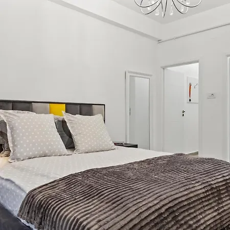 Brand New - Old Town Daire