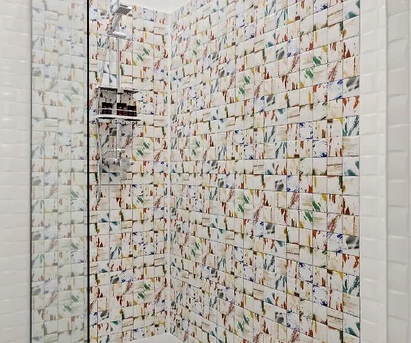 Brand New - Old Town Daire *